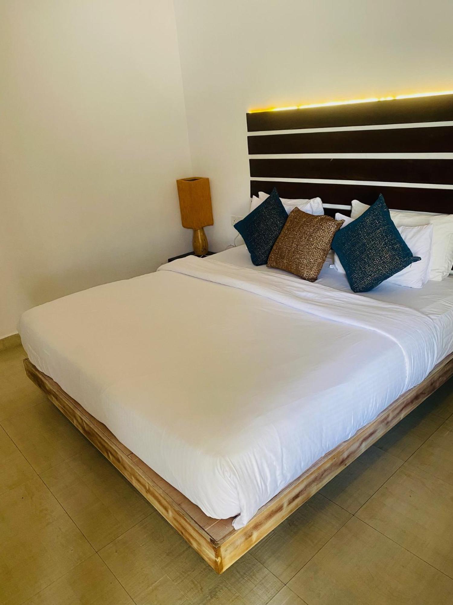 Hotel Cloud 9 Negombo